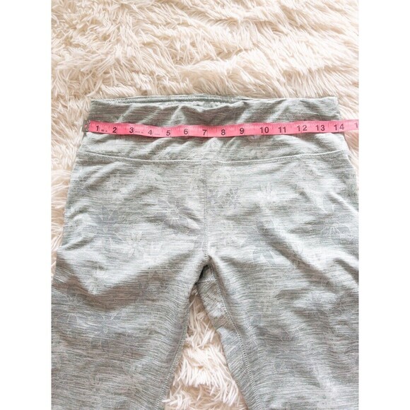 RBX athletic cropped leggings with a floral print gray size medium - Picture 6 of 9